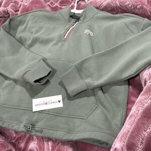 It’s a brand new sweater shirt from tommy hilfiger sport, color is amazing.